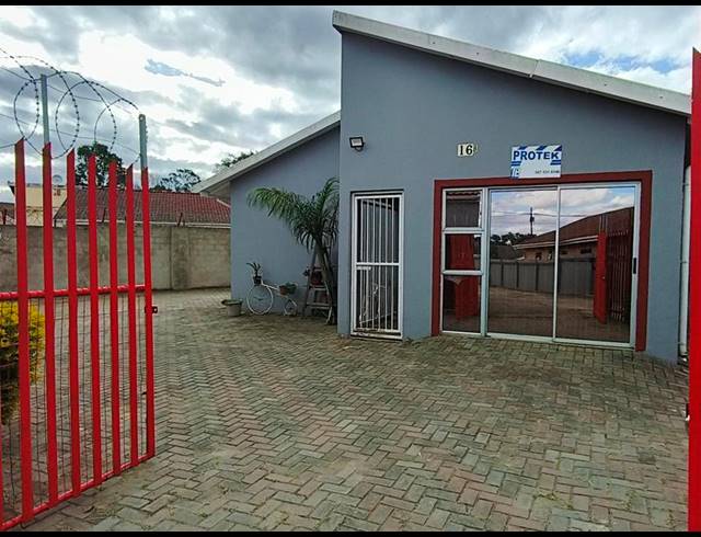 6 BEDROOM HOUSE FOR SALE IN MTHATHA CENTRAL